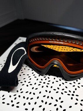 OAKLEY BLACK VINTAGE GORPCORE SKI GOGGLES WITH ORANGE LENSES